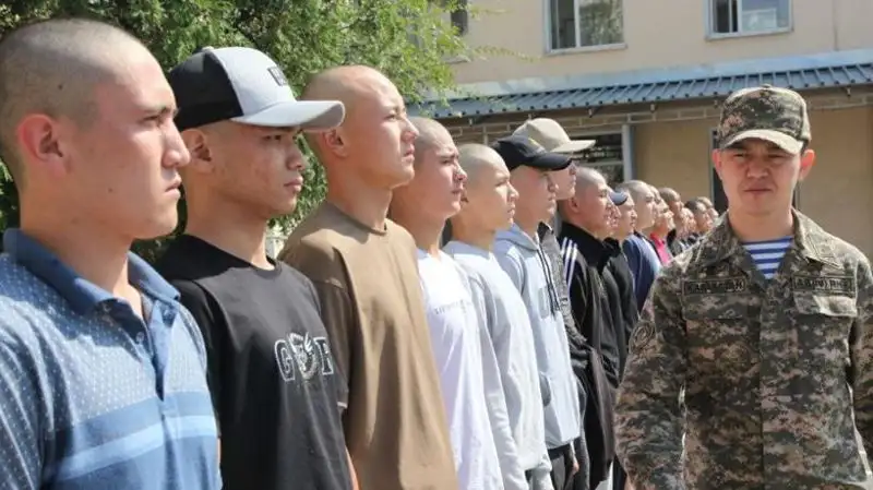 В Алматы первая партия призывников отправилась на срочную воинскую службу