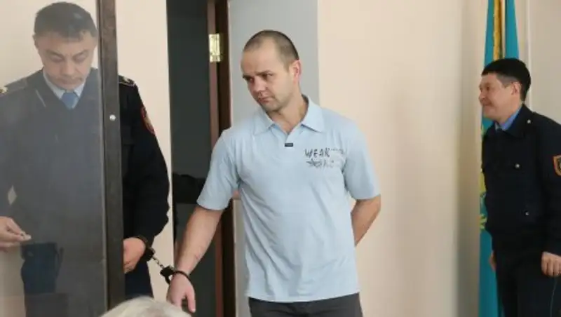 В Костанае два года тюрьмы получил мужчина, укравший попугаев и хонорика