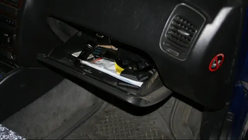 В Алматы автовладелец застукал вора у себя в машине