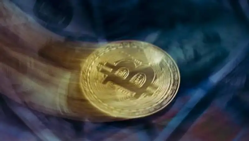 Стоимость биткоина обвалилась ниже 50 тыс. долларов