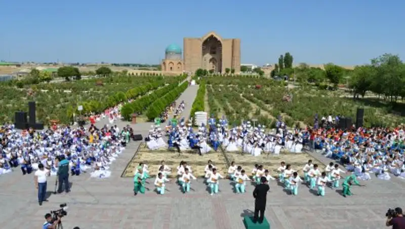 В Туркестанской области 3000 домбристов одновременно исполнили кюй