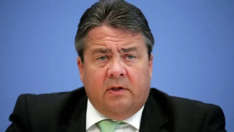 Вице-канцлер ФРГ критикует главу Минфина за мнение о еврозоне и Греции