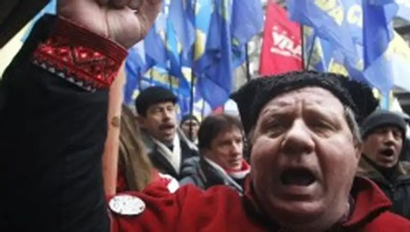 Суд до марта запретил митинговать в центре Киева