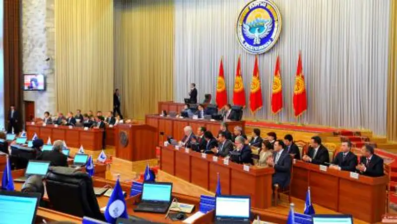 Новый президент Кыргызстана подписал указ о неприкосновенности прежнего