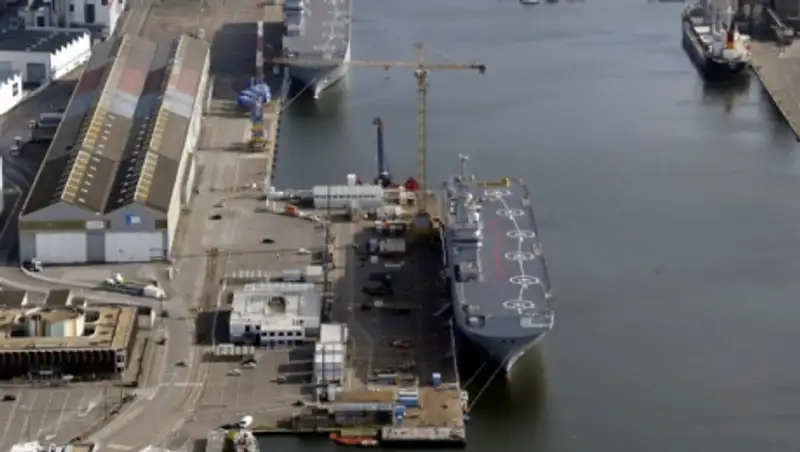 Причал для «Мистралей» переоборудуют под «адмиральские» корабли