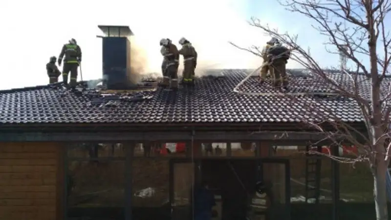 Пожар начался в отеле в Бурабае