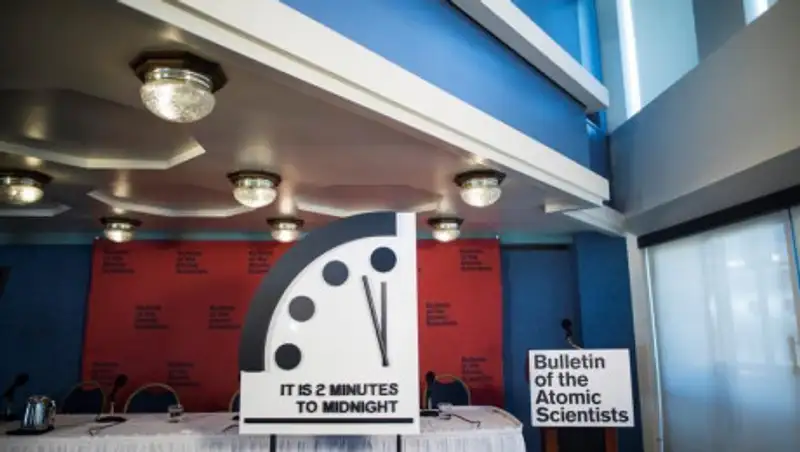 Часы Судного дня перевели на 20 секунд вперед