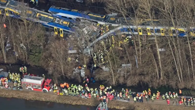 Диспетчер перед крушением поездов в Баварии играл в игру на смартфоне