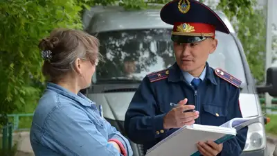 Как должны проходить отчетные встречи участковых инспекторов с населением, фото - Новости Zakon.kz от 24.08.2023 14:28