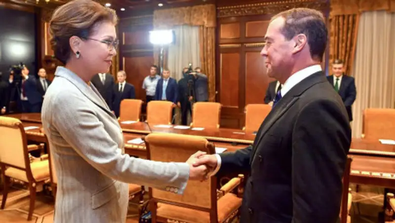 Дмитрий Медведев на встрече с Даригой Назарбаевой вспомнил, как они познакомились