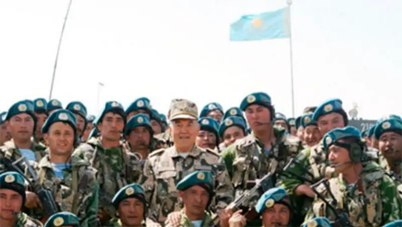 Архивное фото с участием Н.Назарбаева в учениях "Іле-2006" выложили в Сеть