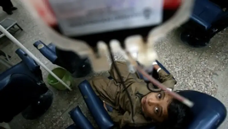 10 детей заразились ВИЧ при переливании крови в Пакистане