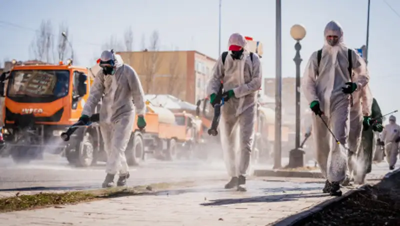 Более 200 человек провели масштабную дезинфекцию в оцепленном районе Нур-Султана