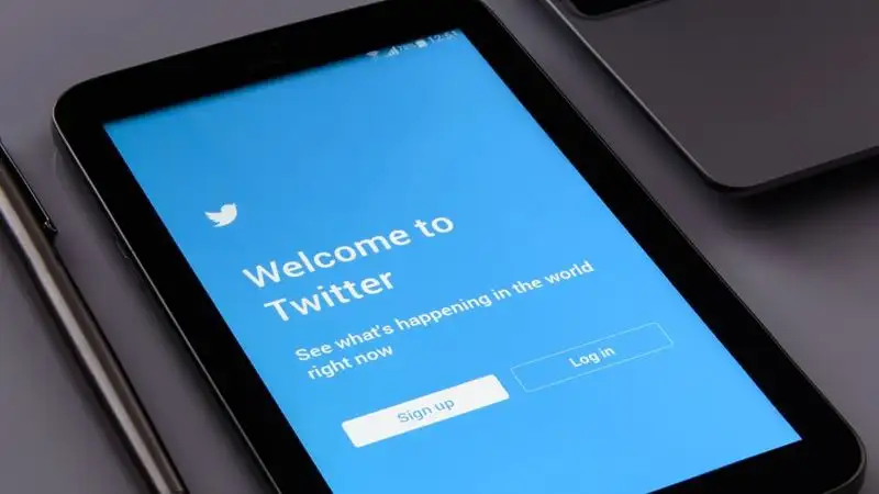 Хакеры украли более 200 млн электронных адресов из Twitter