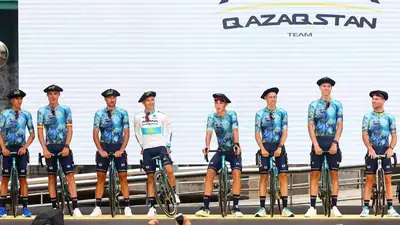 Казахстанские велосипедисты провели презентацию перед "Тур де Франс"