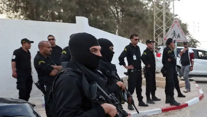 Тунис отгораживается 200-километровой стеной от Ливии