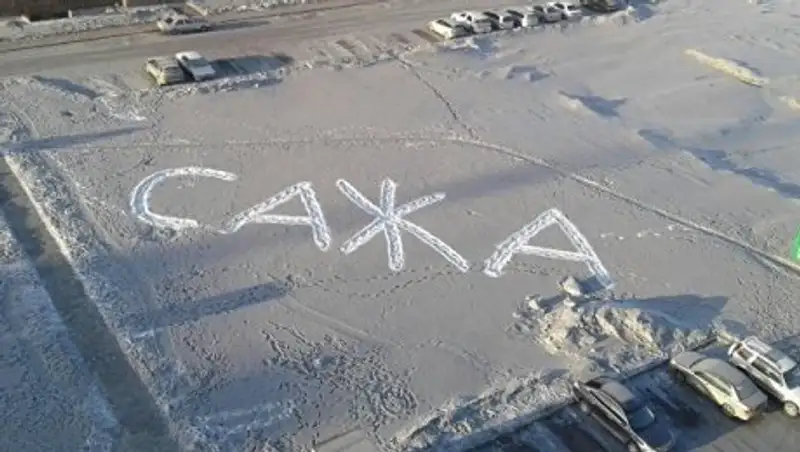 В Новосибирске выпал черный снег