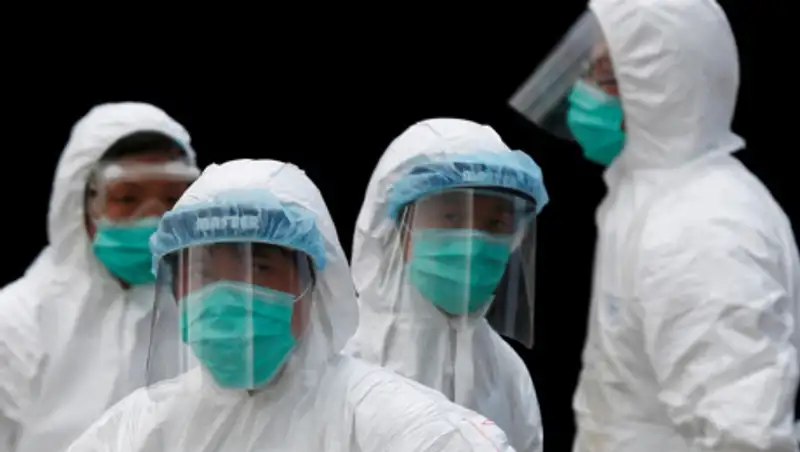 Почти две тысячи китайских врачей заразились смертельным вирусом