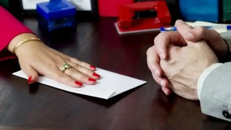 Казахстанцы стали меньше брать и давать взяток