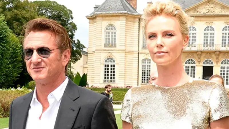 Шарлиз Терон и Шон Пенн обручились в Париже