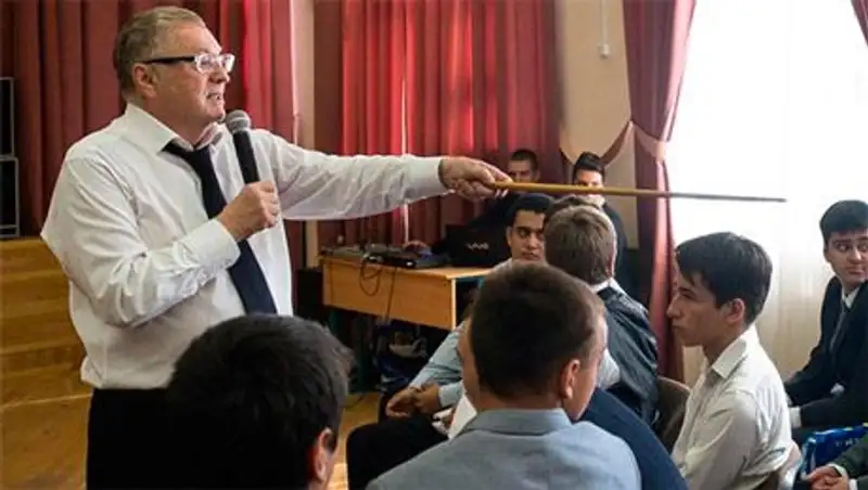 Жириновский провел урок литературы в Баку