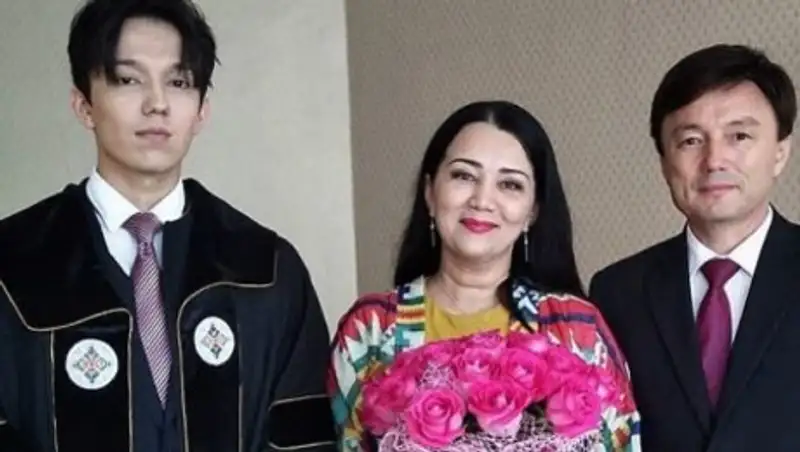 Димаш Кудайберген стал выпускником КазНУИ