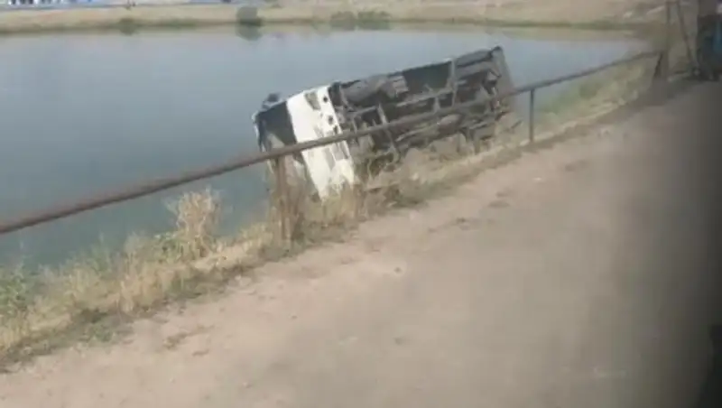 В Алматинской области перевернулся автобус, пострадали 29 человек