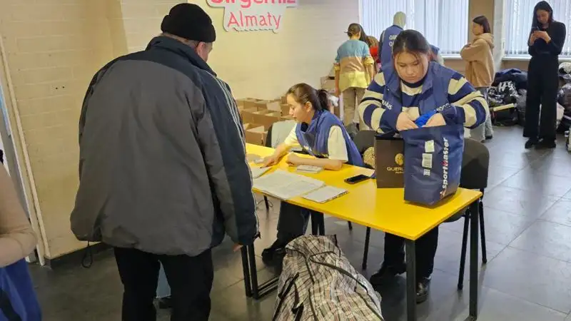 Не могли остаться в стороне: Алматинцы собирают гуманитарную помощь народу Турции, фото - Новости Zakon.kz от 10.02.2023 16:02