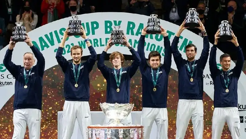 Лидеры мирового тенниса отстранены от международных соревнований