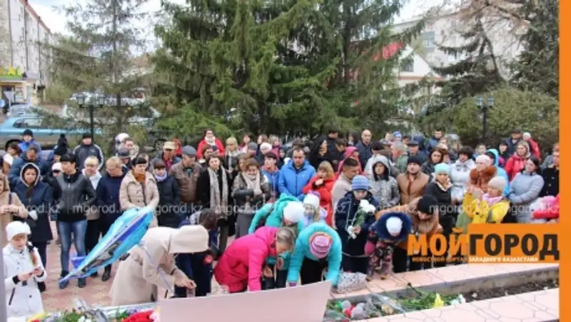 Жители Уральска почтили память погибших в авиакатастрофе в Египте