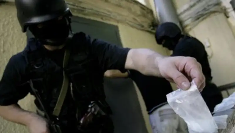 Нескольких полицейских из ГОВД Капшагая задержали за покровительство наркоторговцам