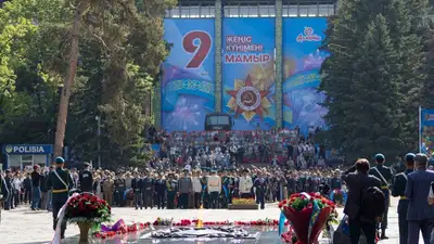 парк имени 28 гвардейцев-панфиловцев, возложение, цветы, фото - Новости Zakon.kz от 09.05.2023 12:10