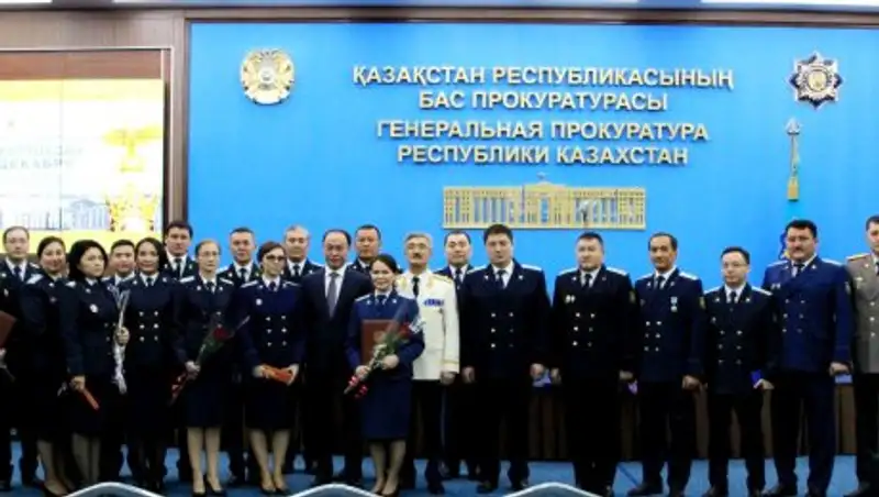 Кожамжаров поздравил прокуроров Казахстана с Днем Независимости