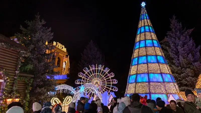 Новогодний Алматы: как украсили город к новому году, фото - Новости Zakon.kz от 26.12.2022 12:34