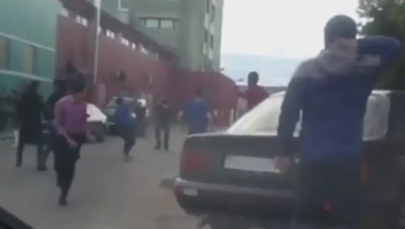 В Павлодаре на видео сняли массовую драку