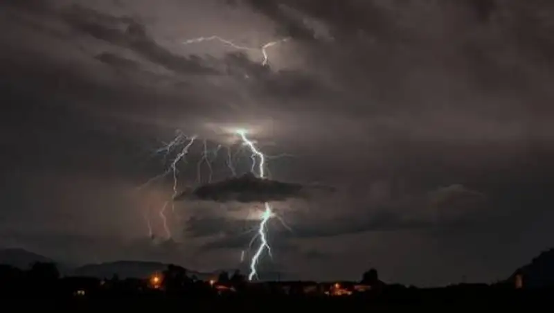 Дожди с грозами ожидаются в Казахстане