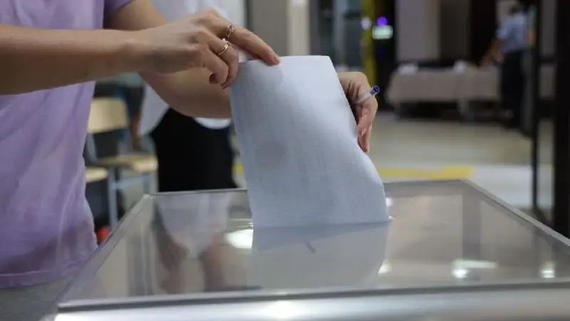 Голосование на большей части территории Казахстана завершено