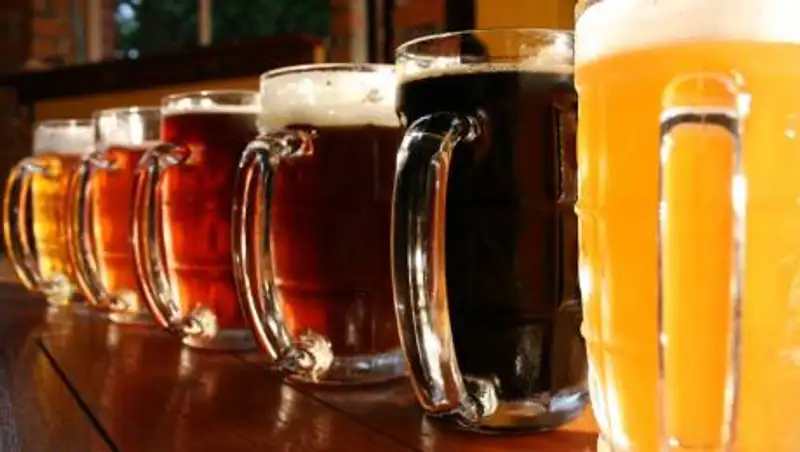 Врач рассказала об опасностях употребления пива в жару