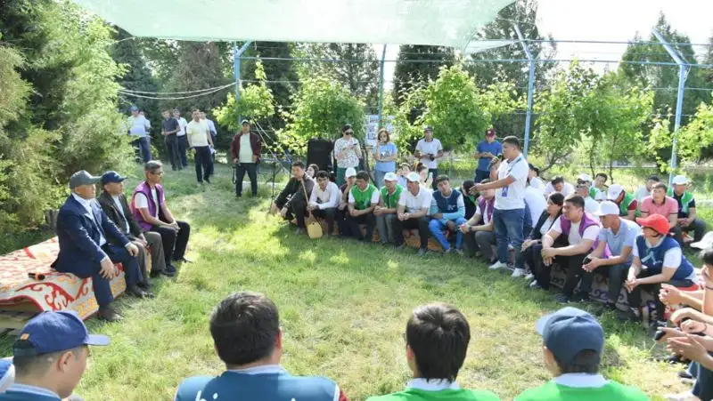 Встреча с волонтерами, фото - Новости Zakon.kz от 08.05.2022 23:20