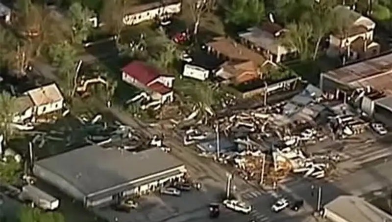 Число жертв торнадо в США достигло 12 человек