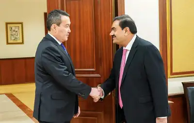 Смаилов и Адани провели встречу, обсудили инвестиционные проекты, фото - Новости Zakon.kz от 14.12.2022 08:10