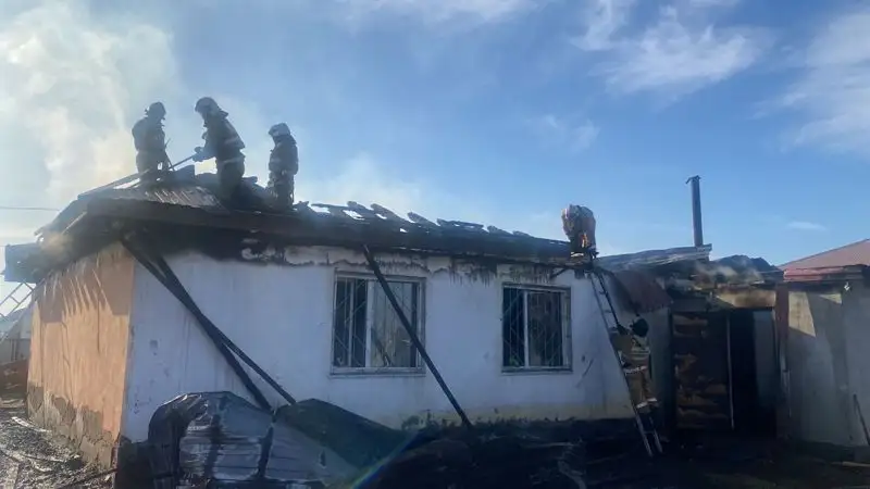 пожар в жилом доме, фото - Новости Zakon.kz от 08.11.2023 18:24