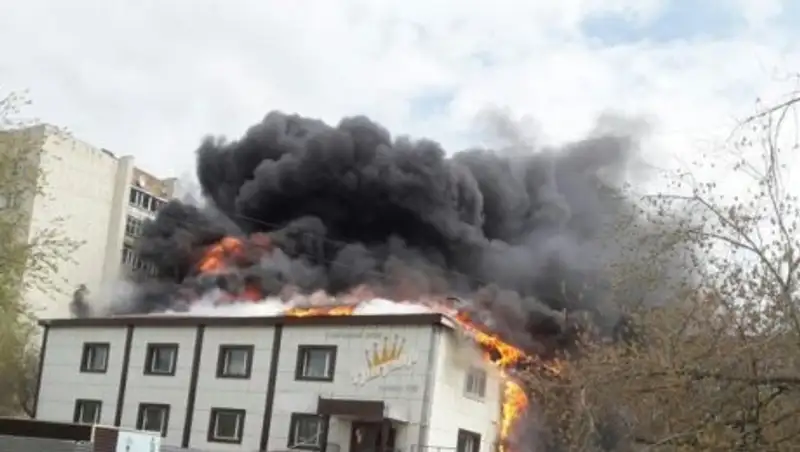 Стала известна причина крупного пожара в торговом доме в Кокшетау