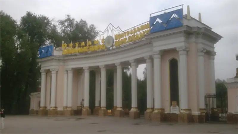 В Центральном парке отдыха Алматы посажено 300 деревьев, фото - Новости Zakon.kz от 26.11.2013 00:58