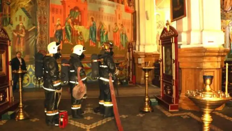 В Свято-Вознесенском кафедральном соборе Алматы отработали пожарные