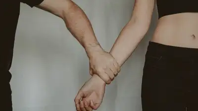 Астанчанин избивал супругу в лифте, фото - Новости Zakon.kz от 20.01.2023 19:14