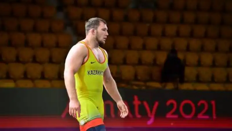 Казахстанец вышел в полуфинал ЧМ по борьбе в Норвегии