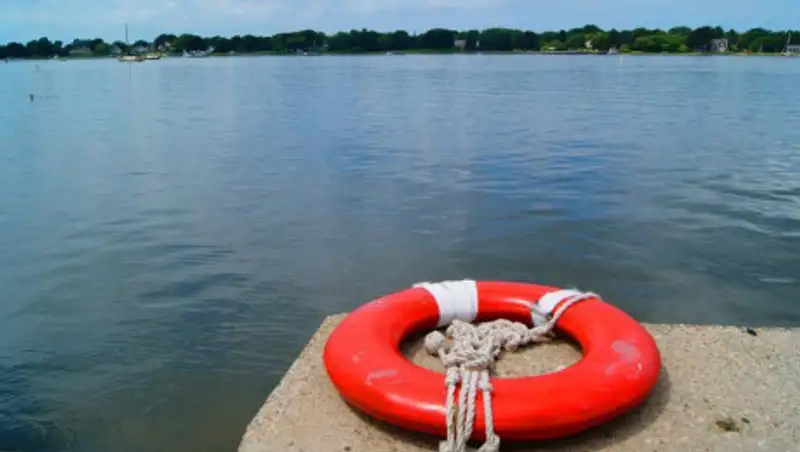 Двое жителей столицы спасли тонувшего ребенка