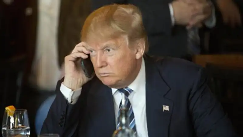 В cенате предложили отобрать у Трампа телефон из-за твитов