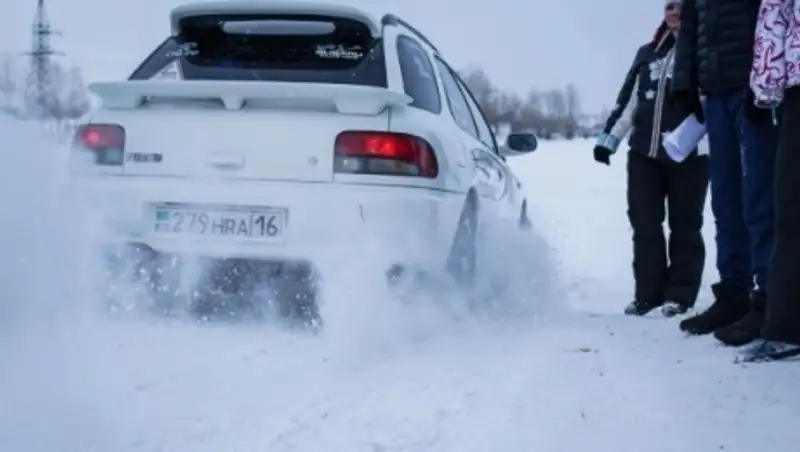 В Усть-Каменогорске прошли автогонки на льду